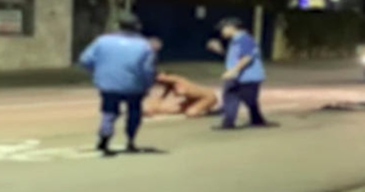 Vídeo mostra briga entre travesti sem roupas e homem em Curitiba