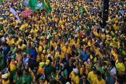 Manifestantes ocupam Av. Paulista neste domingo (25) em apoio ao ex-presidente Bolsonaro-min
